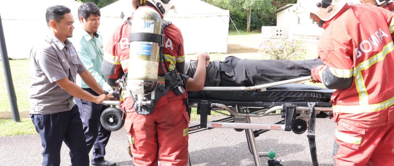 DEMONSTRASI LATIHAN KEBAKARAN BANGUNAN PEJABAT PEMBANGUNAN