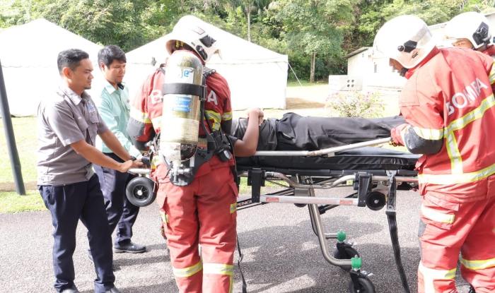 DEMONSTRASI LATIHAN KEBAKARAN BANGUNAN PEJABAT PEMBANGUNAN