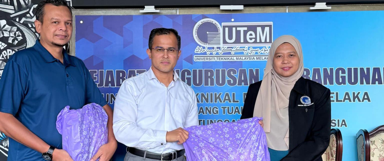 SESI PENYERAHAN CENDERAHATI RAYA